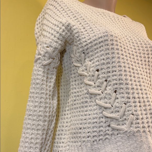 Cozy White Knit Sweater - Picture 3 of 6